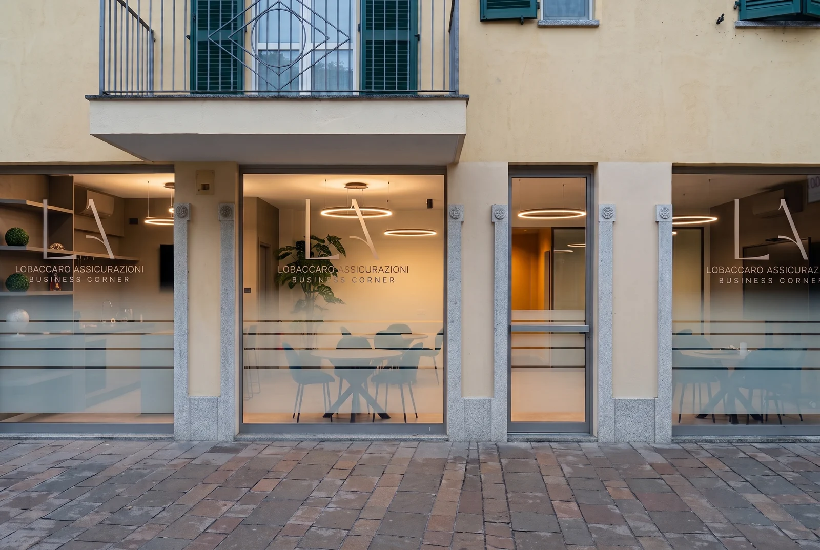 Business corner di Lobaccaro Assicurazioni in via Zuavi 1 a Melegnano